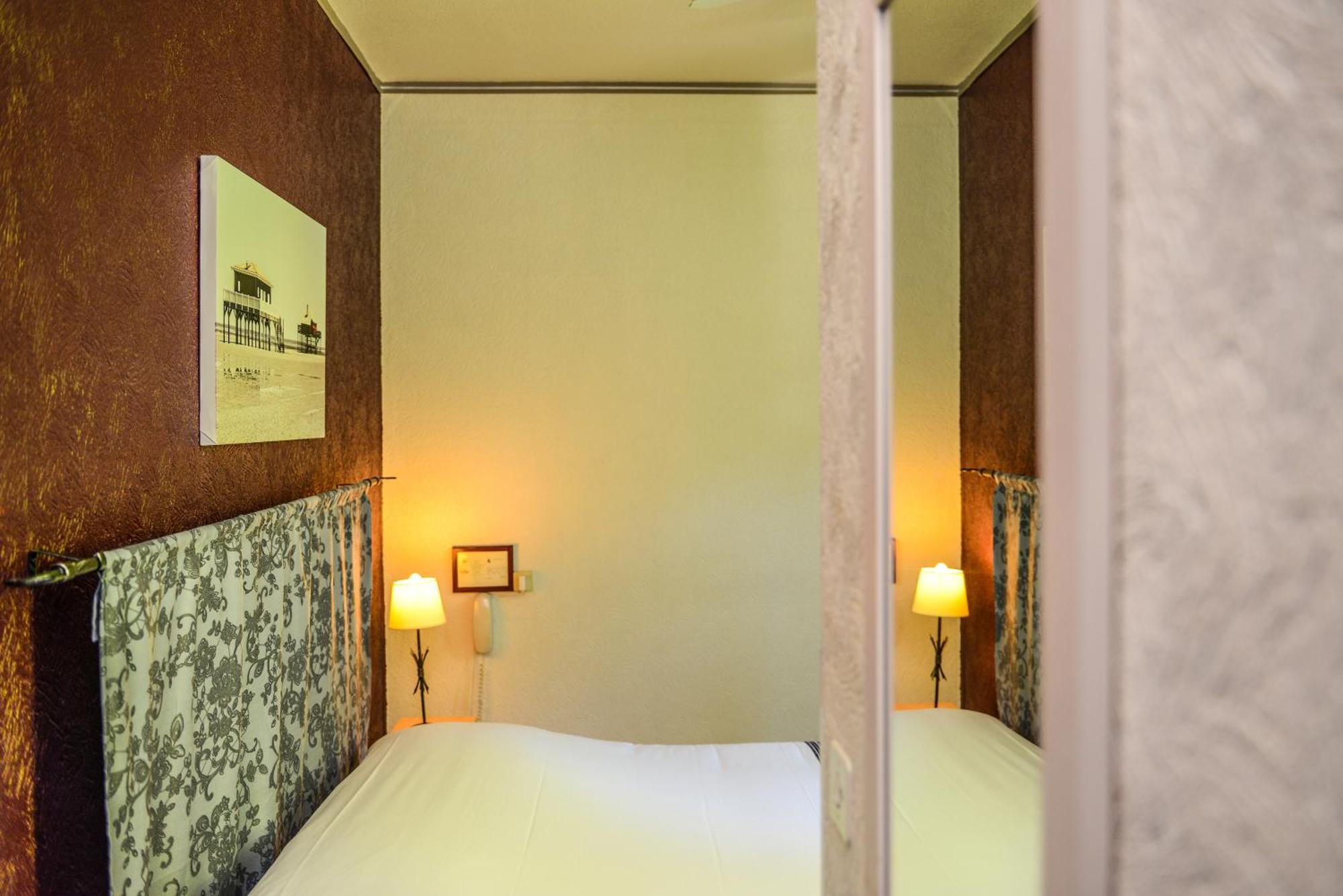 Logis Hostellerie Du Neez Gan Quarto foto